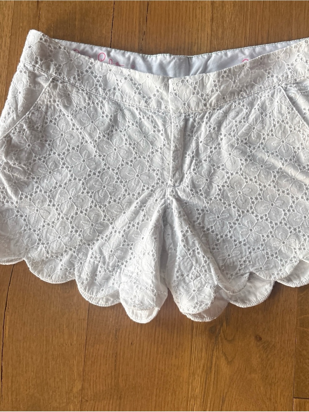 Lilly Pulitzer The Buttercup size 2 Eyelet Scallop Hem Women's Shorts
